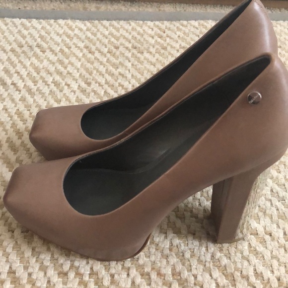 Women’s Calvin Klein “Natasha” heels - Picture 4 of 8
